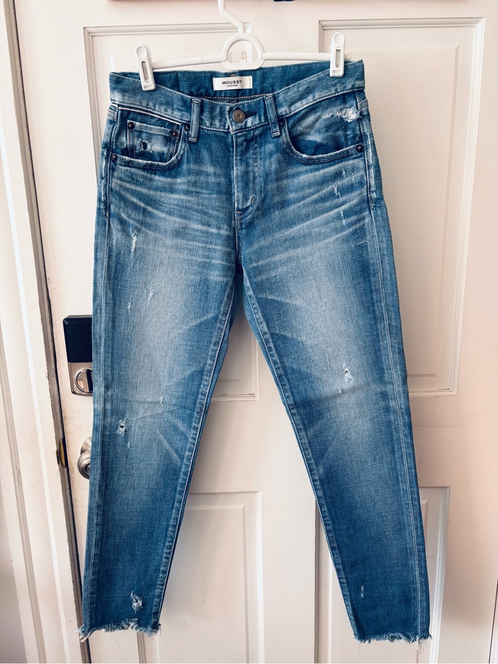 EUC Moussy Diana Long Skinny Jeans Sz 26 Distressed
